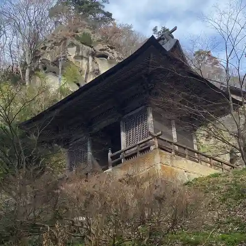 宝珠山 立石寺の山門・神門