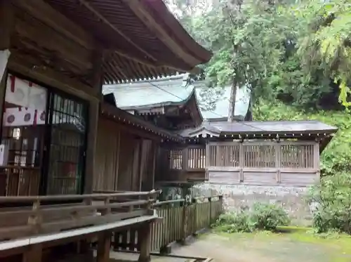 西寒多神社の本殿