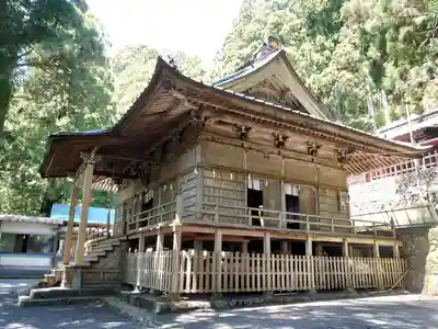 高根白山神社の本殿・本堂