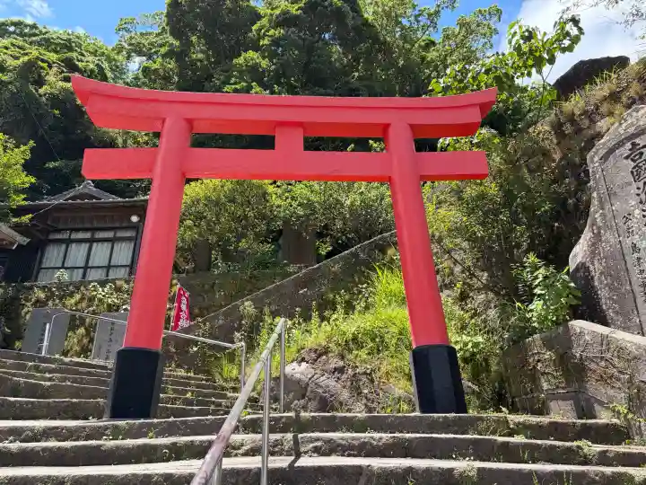 菅原神社の{uncategorized: "未分類", other: "その他", undefined: "問題あり", building: "その他建物", grave: "お墓", sacred_gate: "鳥居", guardian: "狛犬", statue: "像", buddha: "仏像", history: "歴史", nature: "自然", garden: "庭園", animal: "動物", pagoda: "塔", temizu: "手水舎", mountain_gate: "山門・神門", sanctuary: "本殿・本堂", subordinate: "末社・摂社", art: "芸術", scenery: "景色", jizo: "地蔵", ema: "絵馬", goshuin: "御朱印", omikuji: "おみくじ", items: "授与品その他", amulet: "お守り", goshuincho: "御朱印帳", eats: "食事", festival: "お祭り", votive_dance: "神楽", shichigosan: "七五三参", wedding: "結婚式", experience: "体験その他", initially: "初詣", around: "周辺", anti_infection: "感染症対策"}