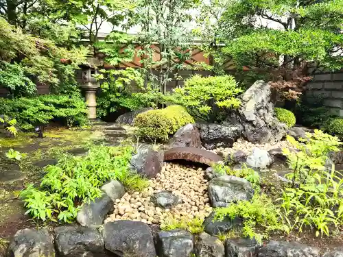 榧寺の庭園