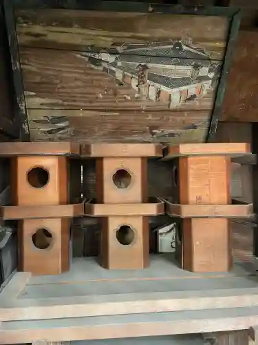 靍護稲荷神社の{uncategorized: "未分類", other: "その他", undefined: "問題あり", building: "その他建物", grave: "お墓", sacred_gate: "鳥居", guardian: "狛犬", statue: "像", buddha: "仏像", history: "歴史", nature: "自然", garden: "庭園", animal: "動物", pagoda: "塔", temizu: "手水舎", mountain_gate: "山門・神門", sanctuary: "本殿・本堂", subordinate: "末社・摂社", art: "芸術", scenery: "景色", jizo: "地蔵", ema: "絵馬", goshuin: "御朱印", omikuji: "おみくじ", items: "授与品その他", amulet: "お守り", goshuincho: "御朱印帳", eats: "食事", festival: "お祭り", votive_dance: "神楽", shichigosan: "七五三参", wedding: "結婚式", experience: "体験その他", initially: "初詣", around: "周辺", anti_infection: "感染症対策"}