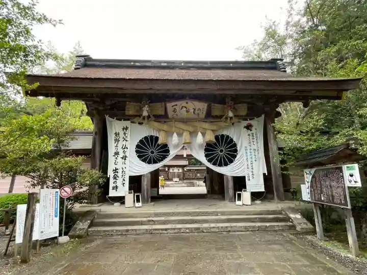 熊野本宮大社の{uncategorized: "未分類", other: "その他", undefined: "問題あり", building: "その他建物", grave: "お墓", sacred_gate: "鳥居", guardian: "狛犬", statue: "像", buddha: "仏像", history: "歴史", nature: "自然", garden: "庭園", animal: "動物", pagoda: "塔", temizu: "手水舎", mountain_gate: "山門・神門", sanctuary: "本殿・本堂", subordinate: "末社・摂社", art: "芸術", scenery: "景色", jizo: "地蔵", ema: "絵馬", goshuin: "御朱印", omikuji: "おみくじ", items: "授与品その他", amulet: "お守り", goshuincho: "御朱印帳", eats: "食事", festival: "お祭り", votive_dance: "神楽", shichigosan: "七五三参", wedding: "結婚式", experience: "体験その他", initially: "初詣", around: "周辺", anti_infection: "感染症対策"}