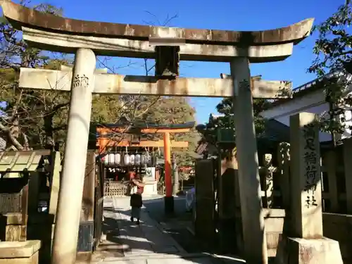 満足稲荷神社の鳥居