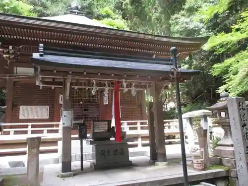 狸谷山不動院の本殿・本堂