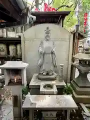 若一神社の像