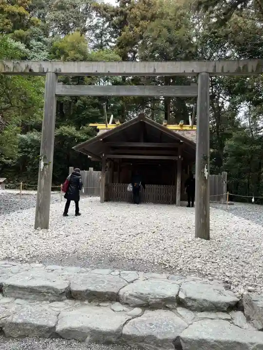 土宮(豊受大神宮別宮)の{uncategorized: "未分類", other: "その他", undefined: "問題あり", building: "その他建物", grave: "お墓", sacred_gate: "鳥居", guardian: "狛犬", statue: "像", buddha: "仏像", history: "歴史", nature: "自然", garden: "庭園", animal: "動物", pagoda: "塔", temizu: "手水舎", mountain_gate: "山門・神門", sanctuary: "本殿・本堂", subordinate: "末社・摂社", art: "芸術", scenery: "景色", jizo: "地蔵", ema: "絵馬", goshuin: "御朱印", omikuji: "おみくじ", items: "授与品その他", amulet: "お守り", goshuincho: "御朱印帳", eats: "食事", festival: "お祭り", votive_dance: "神楽", shichigosan: "七五三参", wedding: "結婚式", experience: "体験その他", initially: "初詣", around: "周辺", anti_infection: "感染症対策"}