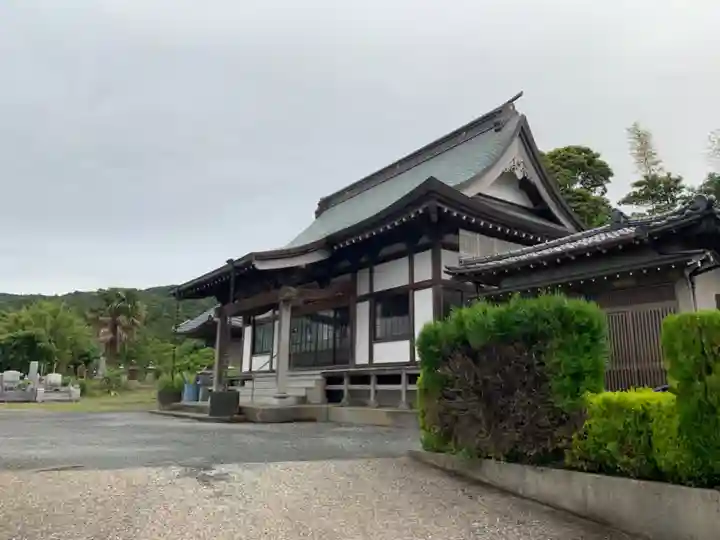 滝山寺の本殿・本堂