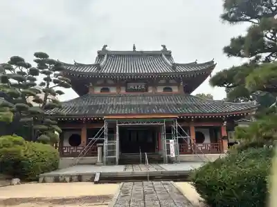 千眼寺の{uncategorized: "未分類", other: "その他", undefined: "問題あり", building: "その他建物", grave: "お墓", sacred_gate: "鳥居", guardian: "狛犬", statue: "像", buddha: "仏像", history: "歴史", nature: "自然", garden: "庭園", animal: "動物", pagoda: "塔", temizu: "手水舎", mountain_gate: "山門・神門", sanctuary: "本殿・本堂", subordinate: "末社・摂社", art: "芸術", scenery: "景色", jizo: "地蔵", ema: "絵馬", goshuin: "御朱印", omikuji: "おみくじ", items: "授与品その他", amulet: "お守り", goshuincho: "御朱印帳", eats: "食事", festival: "お祭り", votive_dance: "神楽", shichigosan: "七五三参", wedding: "結婚式", experience: "体験その他", initially: "初詣", around: "周辺", anti_infection: "感染症対策"}