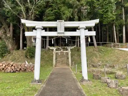 白山比咩神社(井生)の鳥居