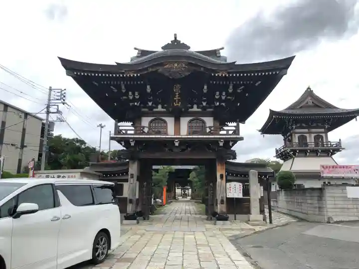 萬満寺の山門・神門
