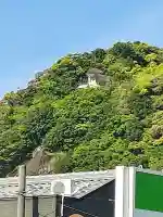 神倉神社(熊野速玉大社摂社)の{uncategorized: "未分類", other: "その他", undefined: "問題あり", building: "その他建物", grave: "お墓", sacred_gate: "鳥居", guardian: "狛犬", statue: "像", buddha: "仏像", history: "歴史", nature: "自然", garden: "庭園", animal: "動物", pagoda: "塔", temizu: "手水舎", mountain_gate: "山門・神門", sanctuary: "本殿・本堂", subordinate: "末社・摂社", art: "芸術", scenery: "景色", jizo: "地蔵", ema: "絵馬", goshuin: "御朱印", omikuji: "おみくじ", items: "授与品その他", amulet: "お守り", goshuincho: "御朱印帳", eats: "食事", festival: "お祭り", votive_dance: "神楽", shichigosan: "七五三参", wedding: "結婚式", experience: "体験その他", initially: "初詣", around: "周辺", anti_infection: "感染症対策"}