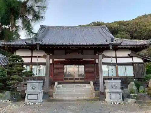 西蓮寺の本殿・本堂