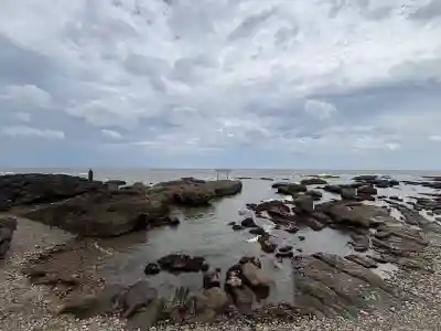 大洗磯前神社の{uncategorized: "未分類", other: "その他", undefined: "問題あり", building: "その他建物", grave: "お墓", sacred_gate: "鳥居", guardian: "狛犬", statue: "像", buddha: "仏像", history: "歴史", nature: "自然", garden: "庭園", animal: "動物", pagoda: "塔", temizu: "手水舎", mountain_gate: "山門・神門", sanctuary: "本殿・本堂", subordinate: "末社・摂社", art: "芸術", scenery: "景色", jizo: "地蔵", ema: "絵馬", goshuin: "御朱印", omikuji: "おみくじ", items: "授与品その他", amulet: "お守り", goshuincho: "御朱印帳", eats: "食事", festival: "お祭り", votive_dance: "神楽", shichigosan: "七五三参", wedding: "結婚式", experience: "体験その他", initially: "初詣", around: "周辺", anti_infection: "感染症対策"}