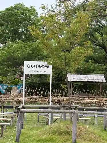 賀茂別雷神社（上賀茂神社）の{uncategorized: "未分類", other: "その他", undefined: "問題あり", building: "その他建物", grave: "お墓", sacred_gate: "鳥居", guardian: "狛犬", statue: "像", buddha: "仏像", history: "歴史", nature: "自然", garden: "庭園", animal: "動物", pagoda: "塔", temizu: "手水舎", mountain_gate: "山門・神門", sanctuary: "本殿・本堂", subordinate: "末社・摂社", art: "芸術", scenery: "景色", jizo: "地蔵", ema: "絵馬", goshuin: "御朱印", omikuji: "おみくじ", items: "授与品その他", amulet: "お守り", goshuincho: "御朱印帳", eats: "食事", festival: "お祭り", votive_dance: "神楽", shichigosan: "七五三参", wedding: "結婚式", experience: "体験その他", initially: "初詣", around: "周辺", anti_infection: "感染症対策"}