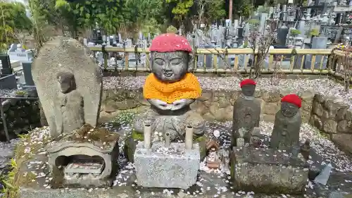 圓融寺の{uncategorized: "未分類", other: "その他", undefined: "問題あり", building: "その他建物", grave: "お墓", sacred_gate: "鳥居", guardian: "狛犬", statue: "像", buddha: "仏像", history: "歴史", nature: "自然", garden: "庭園", animal: "動物", pagoda: "塔", temizu: "手水舎", mountain_gate: "山門・神門", sanctuary: "本殿・本堂", subordinate: "末社・摂社", art: "芸術", scenery: "景色", jizo: "地蔵", ema: "絵馬", goshuin: "御朱印", omikuji: "おみくじ", items: "授与品その他", amulet: "お守り", goshuincho: "御朱印帳", eats: "食事", festival: "お祭り", votive_dance: "神楽", shichigosan: "七五三参", wedding: "結婚式", experience: "体験その他", initially: "初詣", around: "周辺", anti_infection: "感染症対策"}