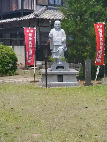 佛母寺の像