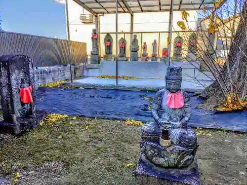 兼丸稲荷大明神の仏像