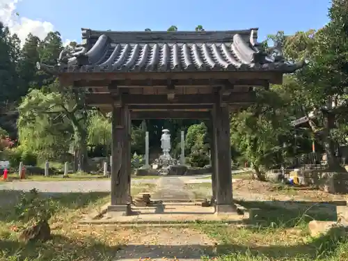 普門院の山門