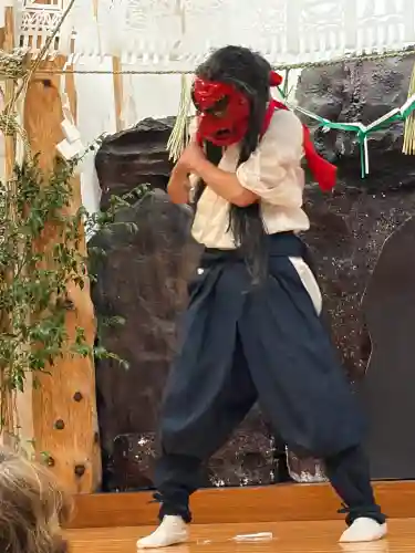 高千穂神社の{uncategorized: "未分類", other: "その他", undefined: "問題あり", building: "その他建物", grave: "お墓", sacred_gate: "鳥居", guardian: "狛犬", statue: "像", buddha: "仏像", history: "歴史", nature: "自然", garden: "庭園", animal: "動物", pagoda: "塔", temizu: "手水舎", mountain_gate: "山門・神門", sanctuary: "本殿・本堂", subordinate: "末社・摂社", art: "芸術", scenery: "景色", jizo: "地蔵", ema: "絵馬", goshuin: "御朱印", omikuji: "おみくじ", items: "授与品その他", amulet: "お守り", goshuincho: "御朱印帳", eats: "食事", festival: "お祭り", votive_dance: "神楽", shichigosan: "七五三参", wedding: "結婚式", experience: "体験その他", initially: "初詣", around: "周辺", anti_infection: "感染症対策"}