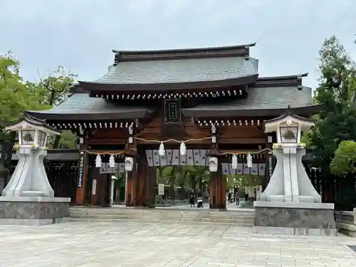 湊川神社の山門・神門