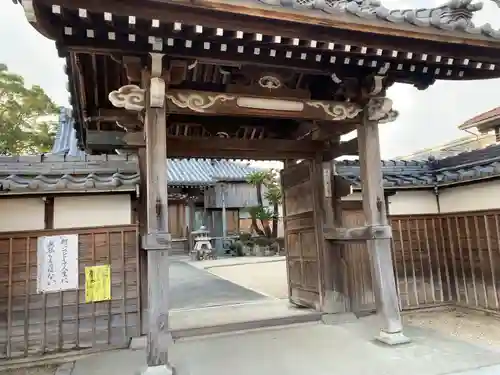 真永寺の山門