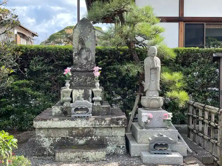 摂取寺の{uncategorized: "未分類", other: "その他", undefined: "問題あり", building: "その他建物", grave: "お墓", sacred_gate: "鳥居", guardian: "狛犬", statue: "像", buddha: "仏像", history: "歴史", nature: "自然", garden: "庭園", animal: "動物", pagoda: "塔", temizu: "手水舎", mountain_gate: "山門・神門", sanctuary: "本殿・本堂", subordinate: "末社・摂社", art: "芸術", scenery: "景色", jizo: "地蔵", ema: "絵馬", goshuin: "御朱印", omikuji: "おみくじ", items: "授与品その他", amulet: "お守り", goshuincho: "御朱印帳", eats: "食事", festival: "お祭り", votive_dance: "神楽", shichigosan: "七五三参", wedding: "結婚式", experience: "体験その他", initially: "初詣", around: "周辺", anti_infection: "感染症対策"}