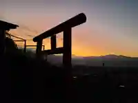 差出磯大嶽山神社 仕事と健康と厄よけの神さまの鳥居