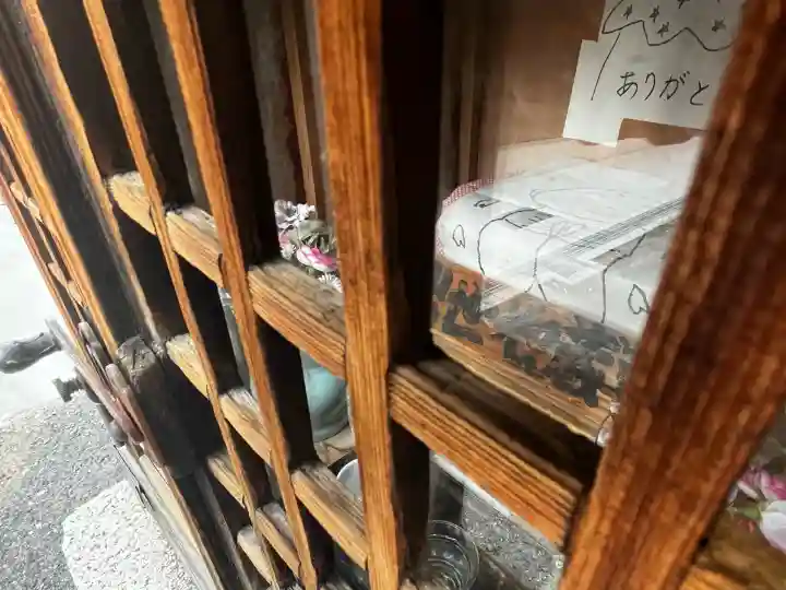 出世地蔵尊の{uncategorized: "未分類", other: "その他", undefined: "問題あり", building: "その他建物", grave: "お墓", sacred_gate: "鳥居", guardian: "狛犬", statue: "像", buddha: "仏像", history: "歴史", nature: "自然", garden: "庭園", animal: "動物", pagoda: "塔", temizu: "手水舎", mountain_gate: "山門・神門", sanctuary: "本殿・本堂", subordinate: "末社・摂社", art: "芸術", scenery: "景色", jizo: "地蔵", ema: "絵馬", goshuin: "御朱印", omikuji: "おみくじ", items: "授与品その他", amulet: "お守り", goshuincho: "御朱印帳", eats: "食事", festival: "お祭り", votive_dance: "神楽", shichigosan: "七五三参", wedding: "結婚式", experience: "体験その他", initially: "初詣", around: "周辺", anti_infection: "感染症対策"}