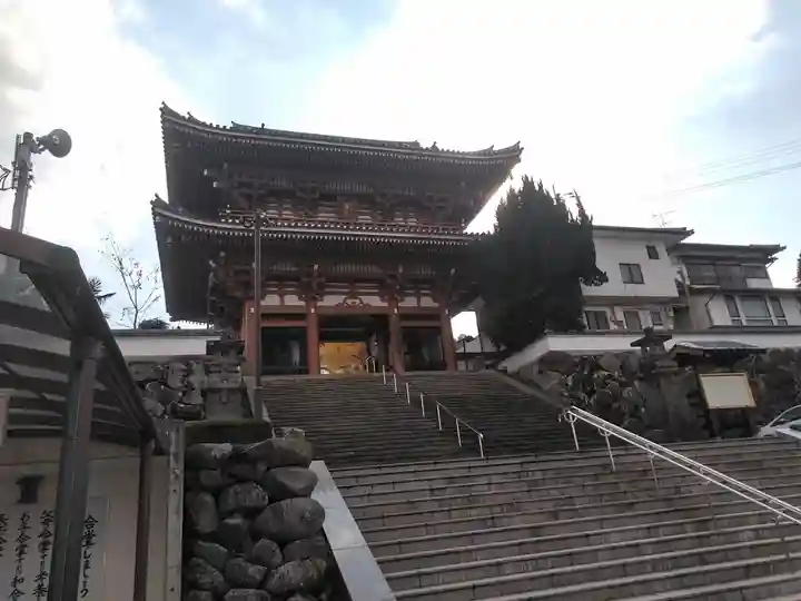本佛寺の山門・神門