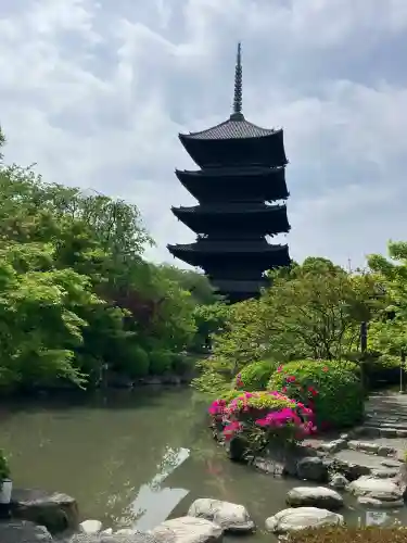 東寺（教王護国寺）の{uncategorized: "未分類", other: "その他", undefined: "問題あり", building: "その他建物", grave: "お墓", sacred_gate: "鳥居", guardian: "狛犬", statue: "像", buddha: "仏像", history: "歴史", nature: "自然", garden: "庭園", animal: "動物", pagoda: "塔", temizu: "手水舎", mountain_gate: "山門・神門", sanctuary: "本殿・本堂", subordinate: "末社・摂社", art: "芸術", scenery: "景色", jizo: "地蔵", ema: "絵馬", goshuin: "御朱印", omikuji: "おみくじ", items: "授与品その他", amulet: "お守り", goshuincho: "御朱印帳", eats: "食事", festival: "お祭り", votive_dance: "神楽", shichigosan: "七五三参", wedding: "結婚式", experience: "体験その他", initially: "初詣", around: "周辺", anti_infection: "感染症対策"}