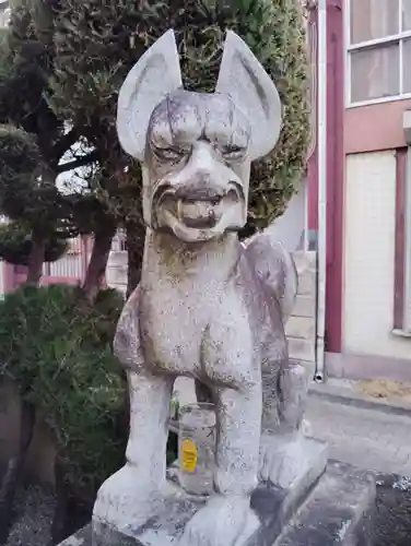 萱町出世稲荷神社の狛犬