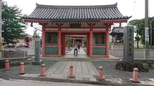 津観音の山門