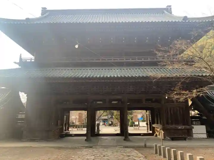 久遠寺の山門・神門