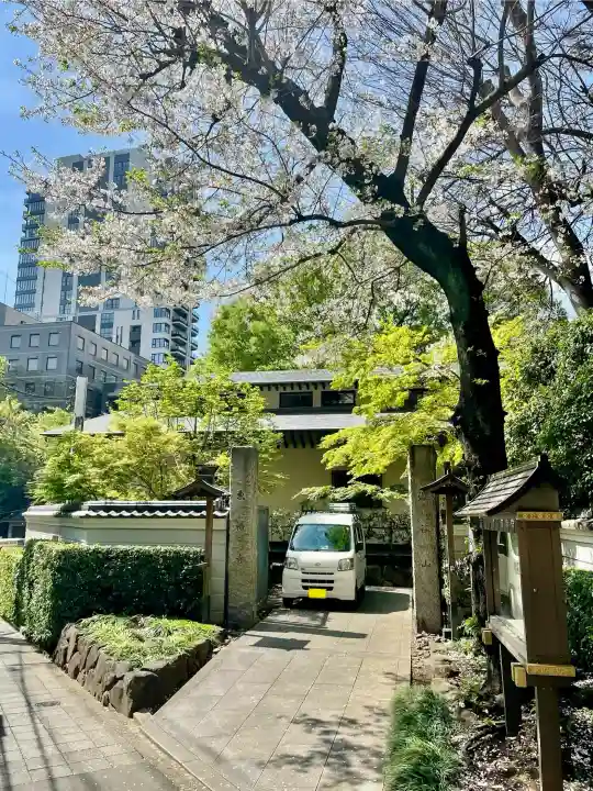 東福寺の{uncategorized: "未分類", other: "その他", undefined: "問題あり", building: "その他建物", grave: "お墓", sacred_gate: "鳥居", guardian: "狛犬", statue: "像", buddha: "仏像", history: "歴史", nature: "自然", garden: "庭園", animal: "動物", pagoda: "塔", temizu: "手水舎", mountain_gate: "山門・神門", sanctuary: "本殿・本堂", subordinate: "末社・摂社", art: "芸術", scenery: "景色", jizo: "地蔵", ema: "絵馬", goshuin: "御朱印", omikuji: "おみくじ", items: "授与品その他", amulet: "お守り", goshuincho: "御朱印帳", eats: "食事", festival: "お祭り", votive_dance: "神楽", shichigosan: "七五三参", wedding: "結婚式", experience: "体験その他", initially: "初詣", around: "周辺", anti_infection: "感染症対策"}