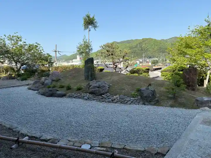 善福寺の{uncategorized: "未分類", other: "その他", undefined: "問題あり", building: "その他建物", grave: "お墓", sacred_gate: "鳥居", guardian: "狛犬", statue: "像", buddha: "仏像", history: "歴史", nature: "自然", garden: "庭園", animal: "動物", pagoda: "塔", temizu: "手水舎", mountain_gate: "山門・神門", sanctuary: "本殿・本堂", subordinate: "末社・摂社", art: "芸術", scenery: "景色", jizo: "地蔵", ema: "絵馬", goshuin: "御朱印", omikuji: "おみくじ", items: "授与品その他", amulet: "お守り", goshuincho: "御朱印帳", eats: "食事", festival: "お祭り", votive_dance: "神楽", shichigosan: "七五三参", wedding: "結婚式", experience: "体験その他", initially: "初詣", around: "周辺", anti_infection: "感染症対策"}