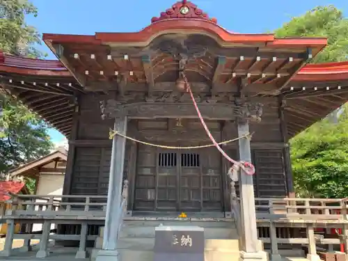 白山神社の本殿