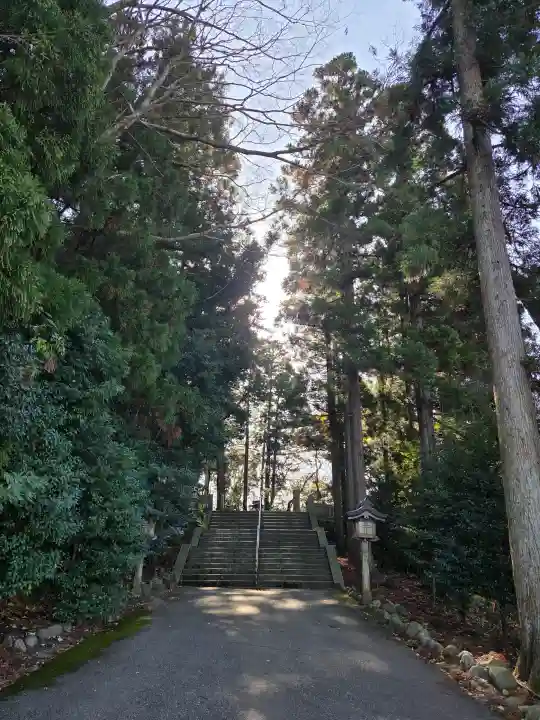 雄山神社前立社壇の{uncategorized: "未分類", other: "その他", undefined: "問題あり", building: "その他建物", grave: "お墓", sacred_gate: "鳥居", guardian: "狛犬", statue: "像", buddha: "仏像", history: "歴史", nature: "自然", garden: "庭園", animal: "動物", pagoda: "塔", temizu: "手水舎", mountain_gate: "山門・神門", sanctuary: "本殿・本堂", subordinate: "末社・摂社", art: "芸術", scenery: "景色", jizo: "地蔵", ema: "絵馬", goshuin: "御朱印", omikuji: "おみくじ", items: "授与品その他", amulet: "お守り", goshuincho: "御朱印帳", eats: "食事", festival: "お祭り", votive_dance: "神楽", shichigosan: "七五三参", wedding: "結婚式", experience: "体験その他", initially: "初詣", around: "周辺", anti_infection: "感染症対策"}