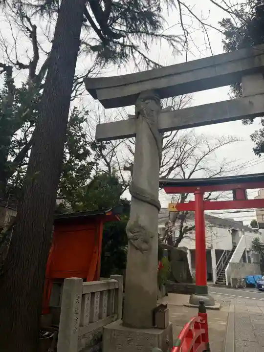 馬橋稲荷神社の{uncategorized: "未分類", other: "その他", undefined: "問題あり", building: "その他建物", grave: "お墓", sacred_gate: "鳥居", guardian: "狛犬", statue: "像", buddha: "仏像", history: "歴史", nature: "自然", garden: "庭園", animal: "動物", pagoda: "塔", temizu: "手水舎", mountain_gate: "山門・神門", sanctuary: "本殿・本堂", subordinate: "末社・摂社", art: "芸術", scenery: "景色", jizo: "地蔵", ema: "絵馬", goshuin: "御朱印", omikuji: "おみくじ", items: "授与品その他", amulet: "お守り", goshuincho: "御朱印帳", eats: "食事", festival: "お祭り", votive_dance: "神楽", shichigosan: "七五三参", wedding: "結婚式", experience: "体験その他", initially: "初詣", around: "周辺", anti_infection: "感染症対策"}