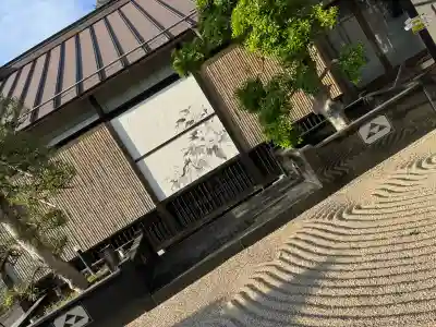 少林寺の{uncategorized: "未分類", other: "その他", undefined: "問題あり", building: "その他建物", grave: "お墓", sacred_gate: "鳥居", guardian: "狛犬", statue: "像", buddha: "仏像", history: "歴史", nature: "自然", garden: "庭園", animal: "動物", pagoda: "塔", temizu: "手水舎", mountain_gate: "山門・神門", sanctuary: "本殿・本堂", subordinate: "末社・摂社", art: "芸術", scenery: "景色", jizo: "地蔵", ema: "絵馬", goshuin: "御朱印", omikuji: "おみくじ", items: "授与品その他", amulet: "お守り", goshuincho: "御朱印帳", eats: "食事", festival: "お祭り", votive_dance: "神楽", shichigosan: "七五三参", wedding: "結婚式", experience: "体験その他", initially: "初詣", around: "周辺", anti_infection: "感染症対策"}