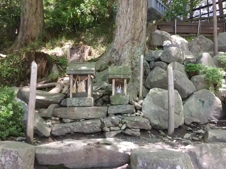 諏訪大社下社秋宮の末社・摂社