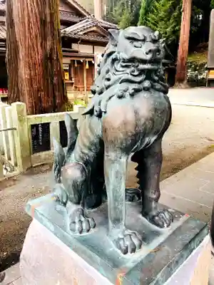 小国両神社の狛犬