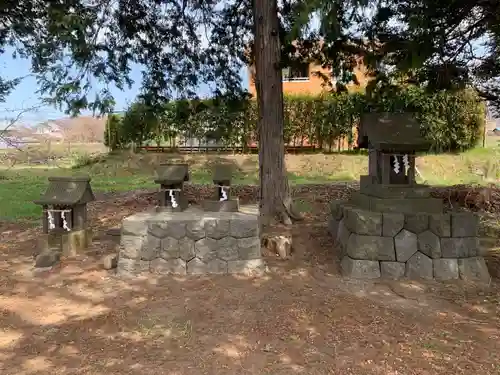 諏訪神社の末社