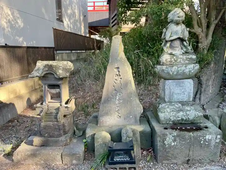 福徳院不動尊の{uncategorized: "未分類", other: "その他", undefined: "問題あり", building: "その他建物", grave: "お墓", sacred_gate: "鳥居", guardian: "狛犬", statue: "像", buddha: "仏像", history: "歴史", nature: "自然", garden: "庭園", animal: "動物", pagoda: "塔", temizu: "手水舎", mountain_gate: "山門・神門", sanctuary: "本殿・本堂", subordinate: "末社・摂社", art: "芸術", scenery: "景色", jizo: "地蔵", ema: "絵馬", goshuin: "御朱印", omikuji: "おみくじ", items: "授与品その他", amulet: "お守り", goshuincho: "御朱印帳", eats: "食事", festival: "お祭り", votive_dance: "神楽", shichigosan: "七五三参", wedding: "結婚式", experience: "体験その他", initially: "初詣", around: "周辺", anti_infection: "感染症対策"}