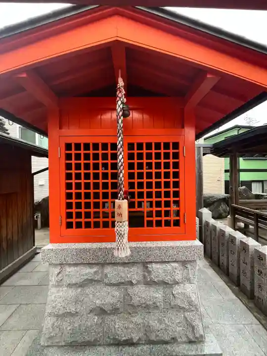 神明社の{uncategorized: "未分類", other: "その他", undefined: "問題あり", building: "その他建物", grave: "お墓", sacred_gate: "鳥居", guardian: "狛犬", statue: "像", buddha: "仏像", history: "歴史", nature: "自然", garden: "庭園", animal: "動物", pagoda: "塔", temizu: "手水舎", mountain_gate: "山門・神門", sanctuary: "本殿・本堂", subordinate: "末社・摂社", art: "芸術", scenery: "景色", jizo: "地蔵", ema: "絵馬", goshuin: "御朱印", omikuji: "おみくじ", items: "授与品その他", amulet: "お守り", goshuincho: "御朱印帳", eats: "食事", festival: "お祭り", votive_dance: "神楽", shichigosan: "七五三参", wedding: "結婚式", experience: "体験その他", initially: "初詣", around: "周辺", anti_infection: "感染症対策"}