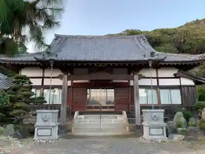 西蓮寺の本殿・本堂