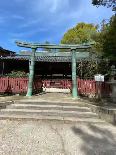 厳島神社の{uncategorized: "未分類", other: "その他", undefined: "問題あり", building: "その他建物", grave: "お墓", sacred_gate: "鳥居", guardian: "狛犬", statue: "像", buddha: "仏像", history: "歴史", nature: "自然", garden: "庭園", animal: "動物", pagoda: "塔", temizu: "手水舎", mountain_gate: "山門・神門", sanctuary: "本殿・本堂", subordinate: "末社・摂社", art: "芸術", scenery: "景色", jizo: "地蔵", ema: "絵馬", goshuin: "御朱印", omikuji: "おみくじ", items: "授与品その他", amulet: "お守り", goshuincho: "御朱印帳", eats: "食事", festival: "お祭り", votive_dance: "神楽", shichigosan: "七五三参", wedding: "結婚式", experience: "体験その他", initially: "初詣", around: "周辺", anti_infection: "感染症対策"}
