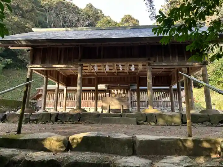 眞名井神社の{uncategorized: "未分類", other: "その他", undefined: "問題あり", building: "その他建物", grave: "お墓", sacred_gate: "鳥居", guardian: "狛犬", statue: "像", buddha: "仏像", history: "歴史", nature: "自然", garden: "庭園", animal: "動物", pagoda: "塔", temizu: "手水舎", mountain_gate: "山門・神門", sanctuary: "本殿・本堂", subordinate: "末社・摂社", art: "芸術", scenery: "景色", jizo: "地蔵", ema: "絵馬", goshuin: "御朱印", omikuji: "おみくじ", items: "授与品その他", amulet: "お守り", goshuincho: "御朱印帳", eats: "食事", festival: "お祭り", votive_dance: "神楽", shichigosan: "七五三参", wedding: "結婚式", experience: "体験その他", initially: "初詣", around: "周辺", anti_infection: "感染症対策"}