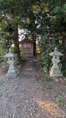 三日月神社の{uncategorized: "未分類", other: "その他", undefined: "問題あり", building: "その他建物", grave: "お墓", sacred_gate: "鳥居", guardian: "狛犬", statue: "像", buddha: "仏像", history: "歴史", nature: "自然", garden: "庭園", animal: "動物", pagoda: "塔", temizu: "手水舎", mountain_gate: "山門・神門", sanctuary: "本殿・本堂", subordinate: "末社・摂社", art: "芸術", scenery: "景色", jizo: "地蔵", ema: "絵馬", goshuin: "御朱印", omikuji: "おみくじ", items: "授与品その他", amulet: "お守り", goshuincho: "御朱印帳", eats: "食事", festival: "お祭り", votive_dance: "神楽", shichigosan: "七五三参", wedding: "結婚式", experience: "体験その他", initially: "初詣", around: "周辺", anti_infection: "感染症対策"}