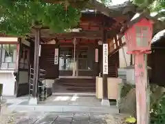 持法院の本殿